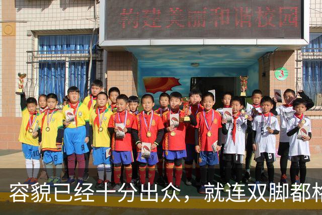 容貌已经十分出众，就连双脚都格外好看
